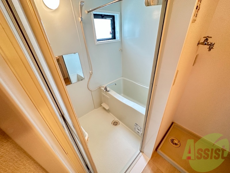 バス・シャワールーム　おっきなベットも置けますね。