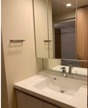 洗面設備　スペースが確保できる洗面所です