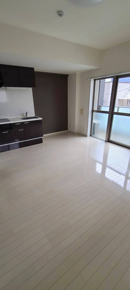 居室・リビング　別号室参考写真です