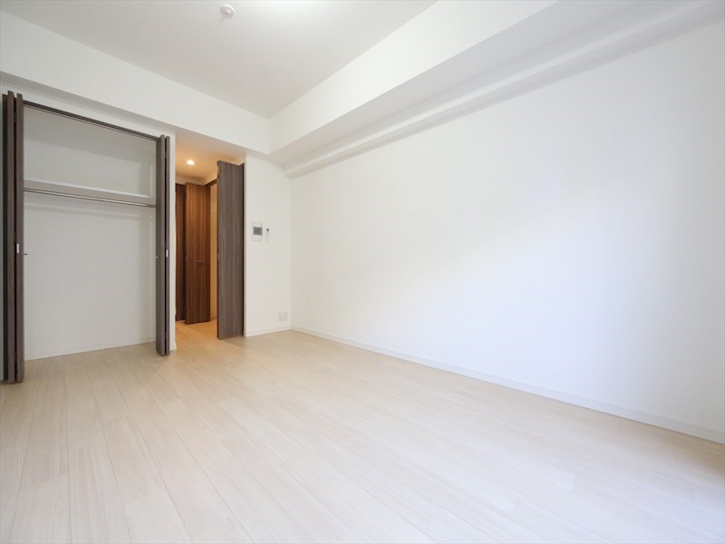 居室・リビング　洋室9.4帖　クローゼット付（収納充実してます）