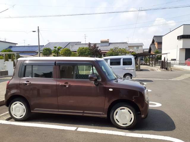 駐車場　駐車場があるので、車を買う予定の方も安心です