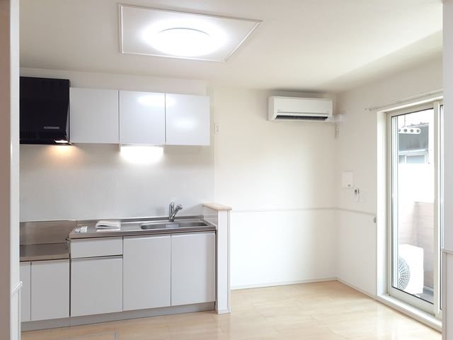 居室・リビング　こちらの居間で趣味の時間をお楽しみください