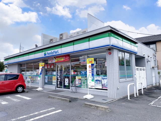 コンビニ　ファミリーマート　梅森坂３丁目店（コンビニ）まで370m