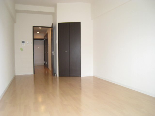 居室・リビング　同物件別号室のものです。