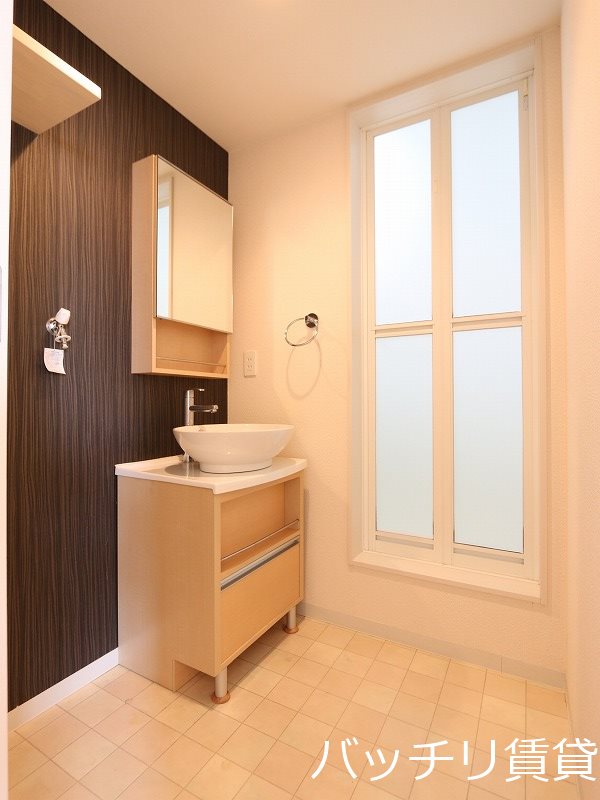 洗面設備　別号室の画像。現況を優先します。