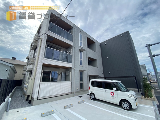 建物外観　お待ちかねの大和ハウス登場