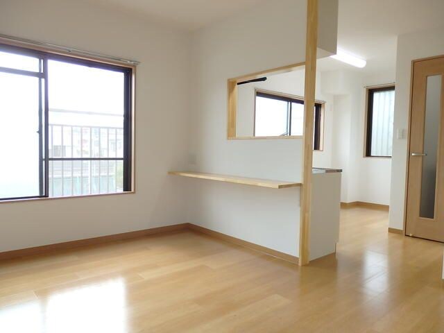 居室・リビング　別号室写真