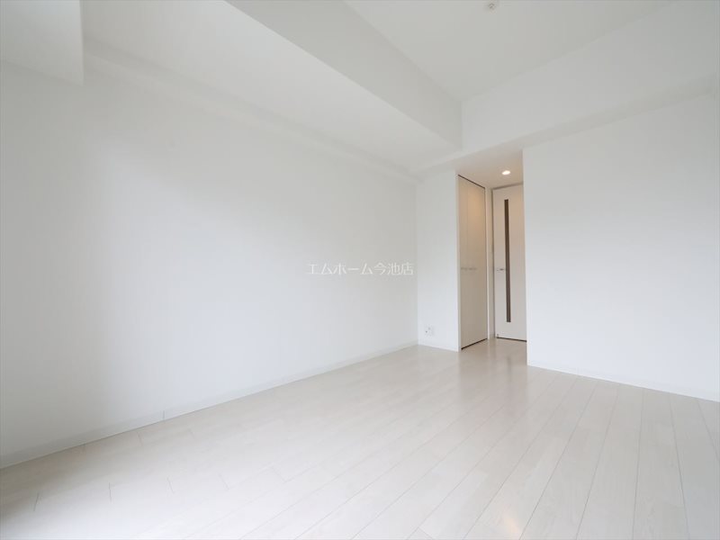 その他　洋室7.8帖　エアコン付き　バルコニーに面しています