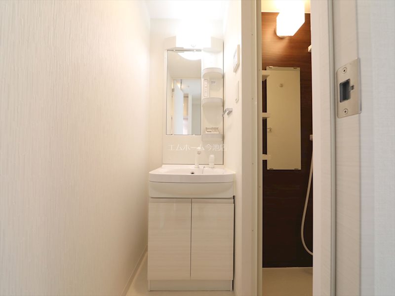 洗面設備　脱衣所　独立洗面台（シャンプードレッサー付）