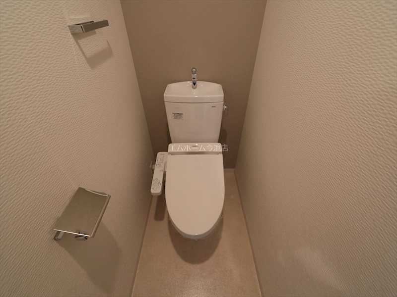 トイレ　温水洗浄便座付トイレ