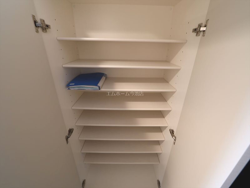 玄関　玄関　シューズボックス充実しています