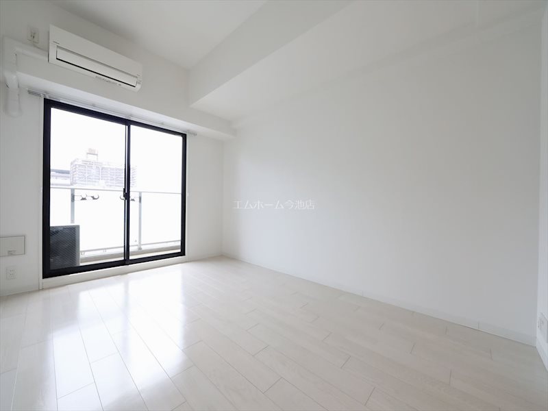 その他部屋・スペース　洋室7.8帖　エアコン付き　バルコニーに面しています