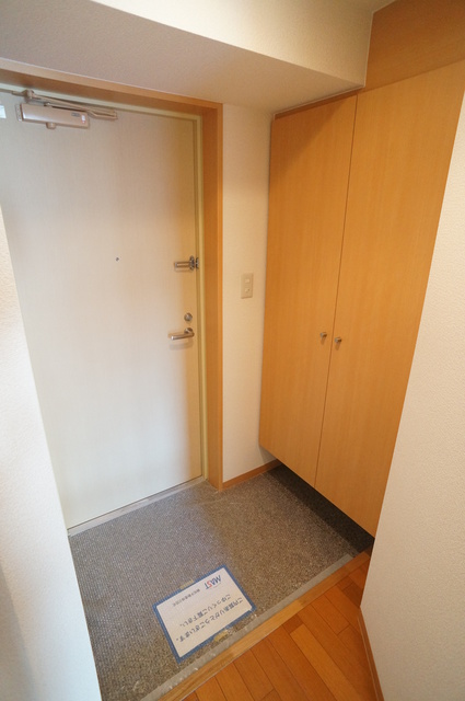 玄関　下駄箱がついているので、片付いた玄関をキープできます！