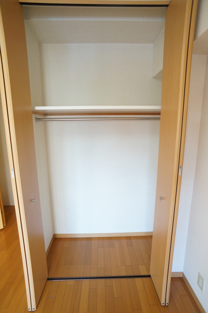 収納　増えがちな荷物をスッキリ収納できる大きめクローゼットです♪