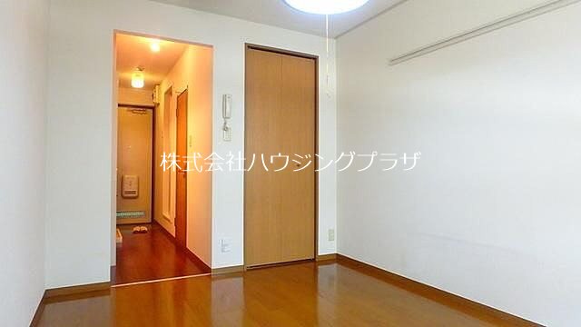 居室・リビング　室内