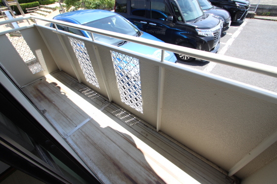 バルコニー　※別号室の写真になります。