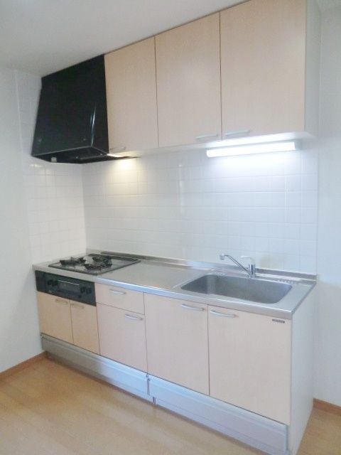 キッチン　３口ガスコンロ・グリル付きシステムキッチン♪