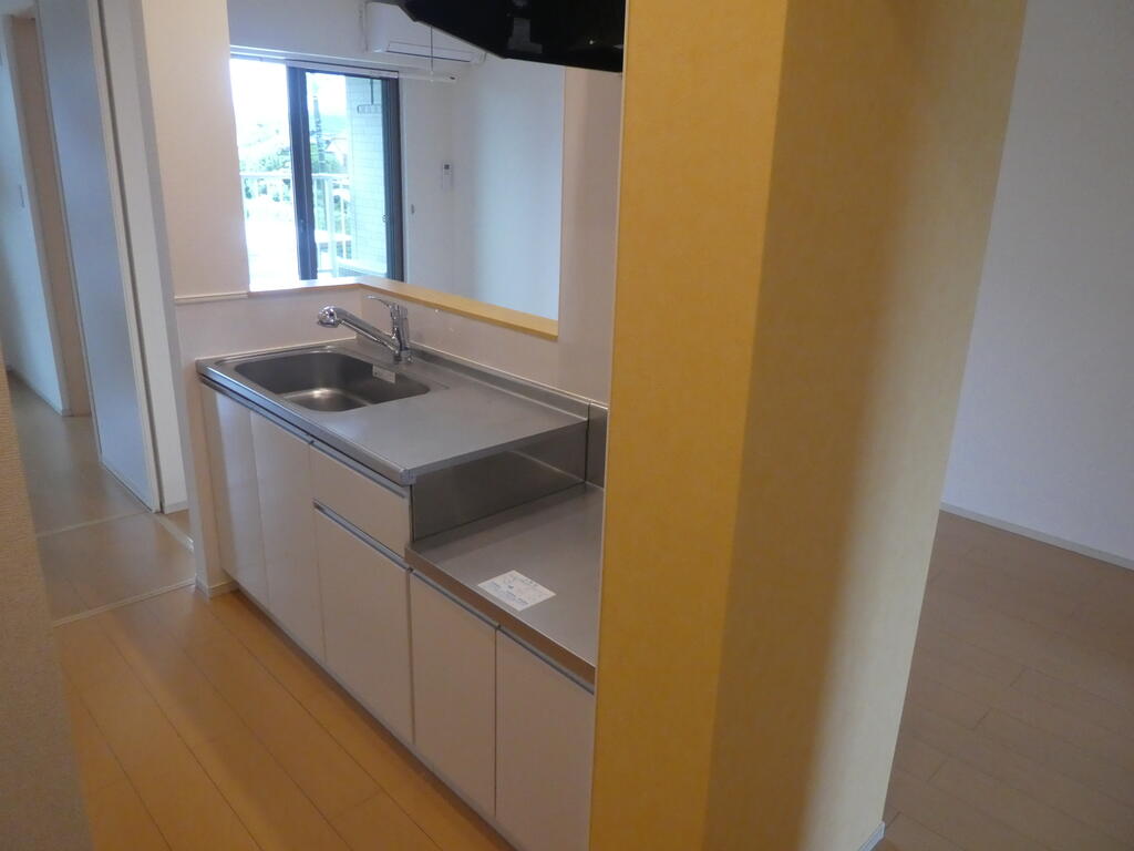 キッチン　同アパートの別部屋を使用しております。