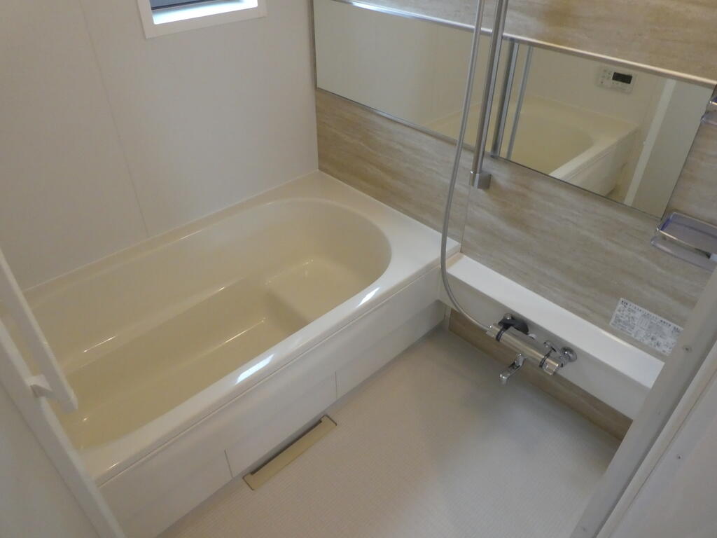 バス・シャワールーム　同アパートの別部屋を使用しております。