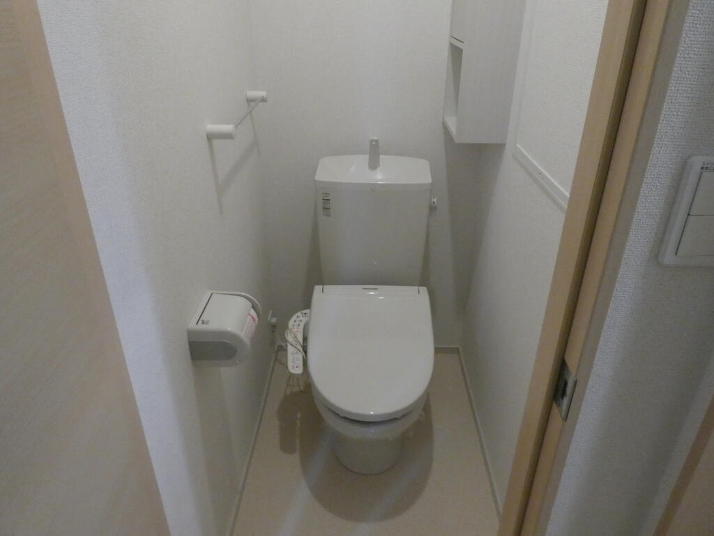 トイレ　同アパートの別部屋を使用しております。