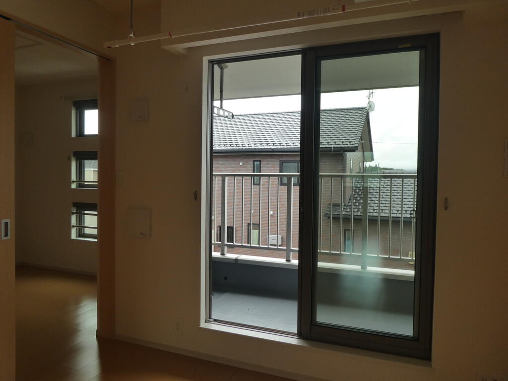 玄関　同アパートの別部屋を使用しております。