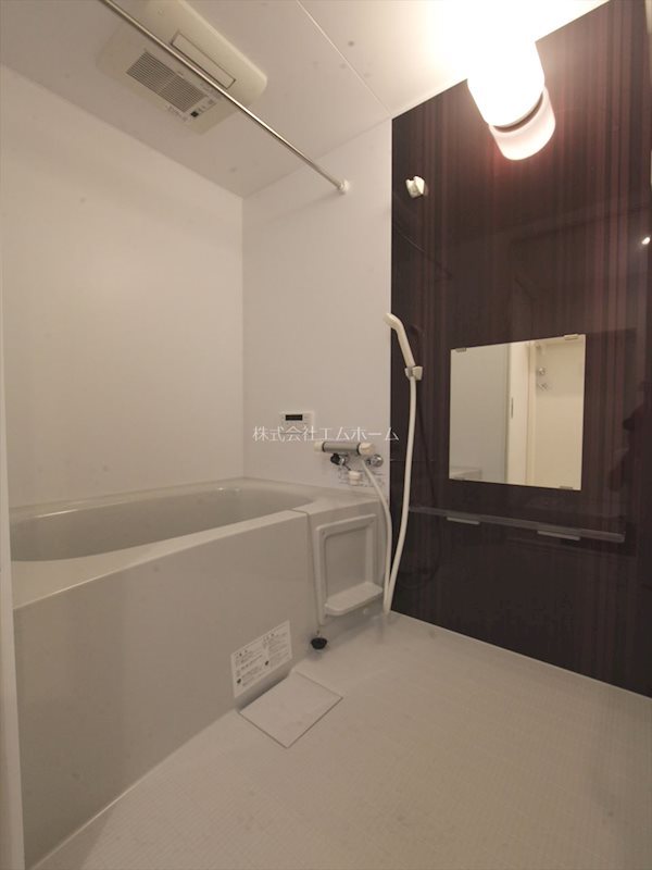 バス・シャワールーム　追い焚き浴室暖房乾燥機　24時間換気機能付バスルーム同型写真