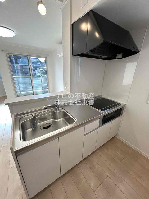 キッチン　システムキッチンは調理スペースも広くストレスなくお料理可能♪