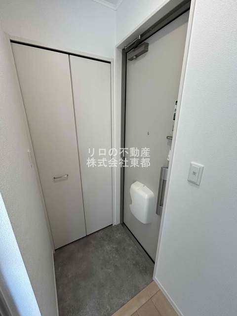 玄関　玄関には下駄箱があるのでスッキリとした空間を保てます♪