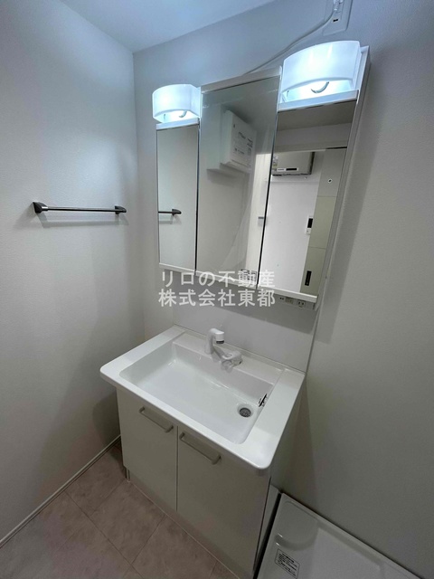 洗面設備　ヘアセット・メイクにも便利な洗面化粧台タイプ♪