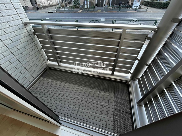 バルコニー　バルコニーがあるので洗濯物を太陽の下で干すことができます♪