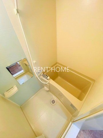 バス・シャワールーム　バスルームです。