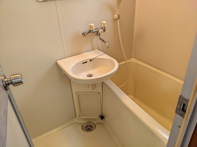 バス・シャワールーム　バストイレ別！