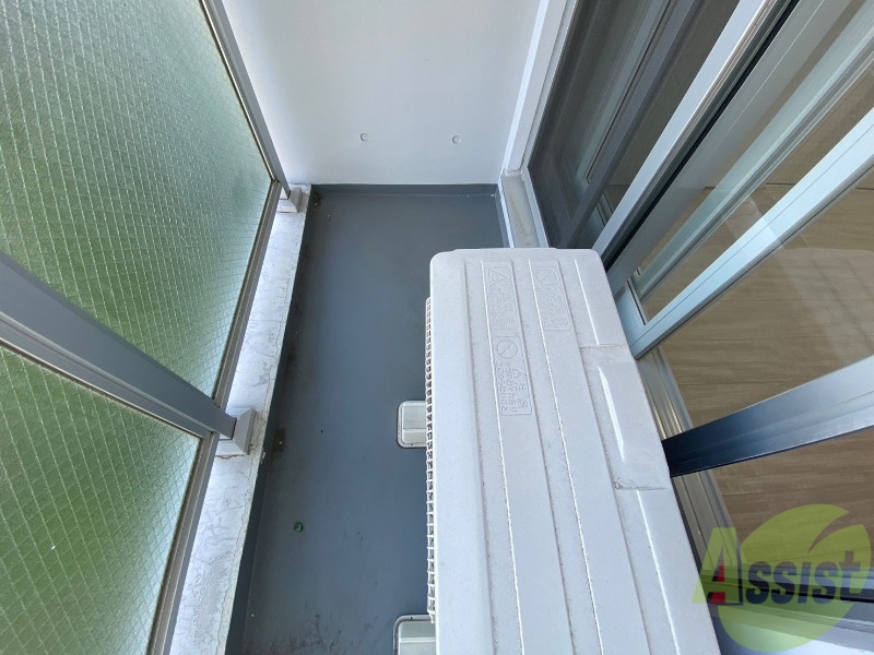 バルコニー　バルコニーは幅があり、広い印象を受けました。