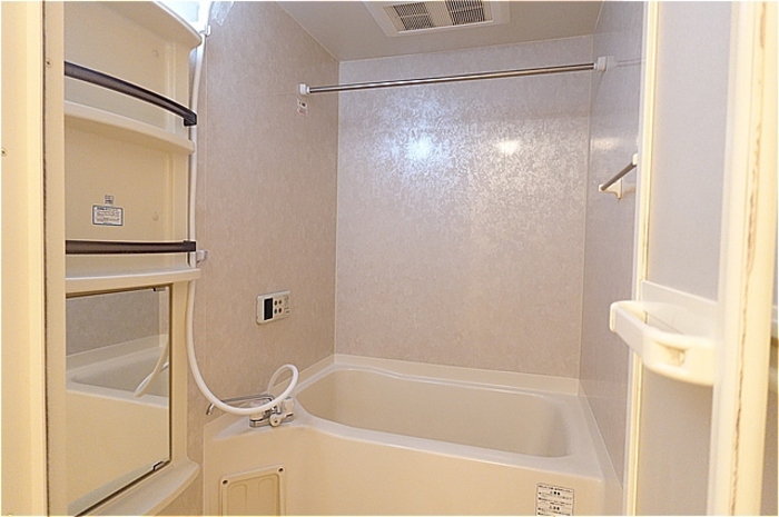 バス・シャワールーム　換気暖房乾燥機付き浴室