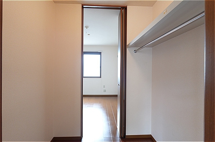 収納　ウォークスルークローゼット