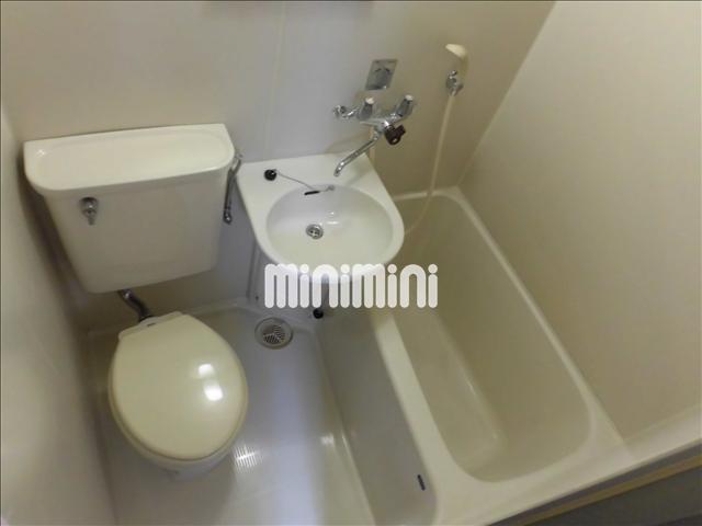 バス・シャワールーム　清潔感のあるユニットバス