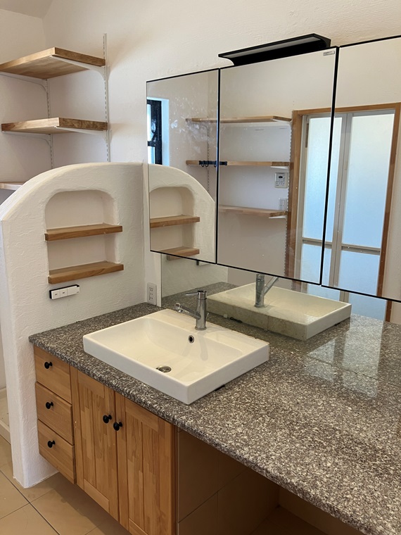 洗面設備　脱衣スペースもあります