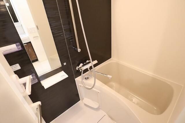 バス・シャワールーム　別部屋反転写真