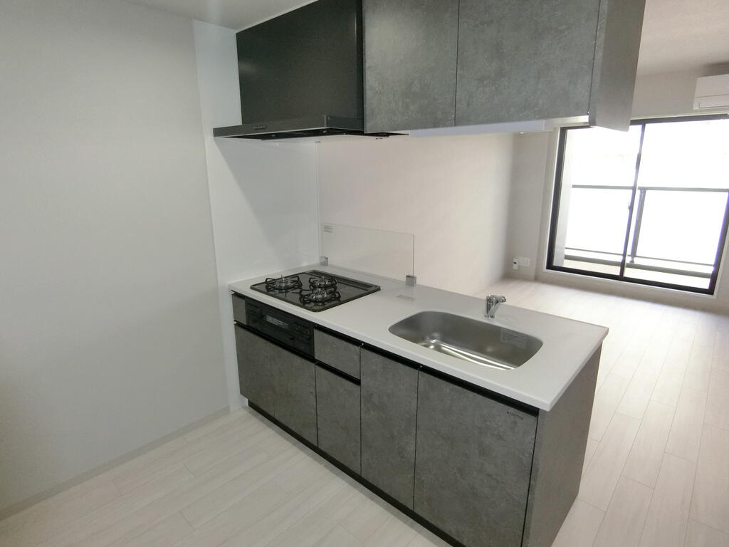 キッチン　3口コンロのシステムキッチン