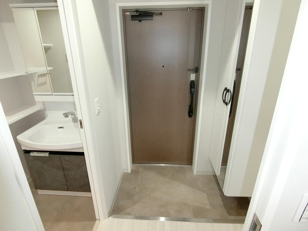 玄関　ドアはＷロックです