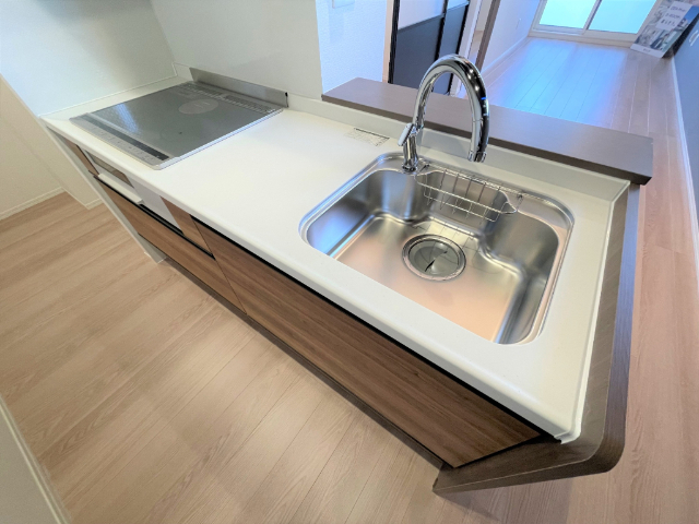 キッチン　収納が多く、使い勝手の良いキッチンです。