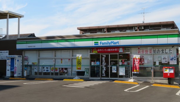 コンビニ　ファミリーマート 大和中央五丁目店（コンビニ）まで320m