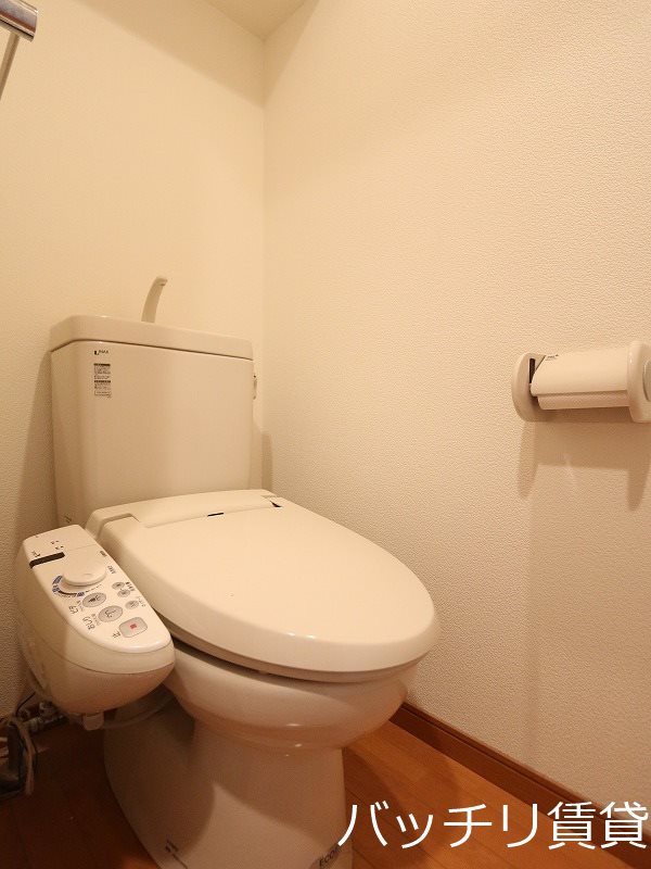 トイレ　画像は別号室イメージの為、現況を優先いたします。