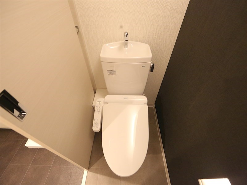 トイレ　温水洗浄暖房便座付トイレ