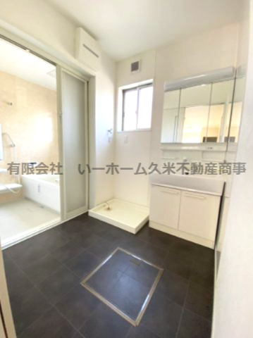 洗面設備　朝の支度にも助かる、独立の洗髪洗面化粧台