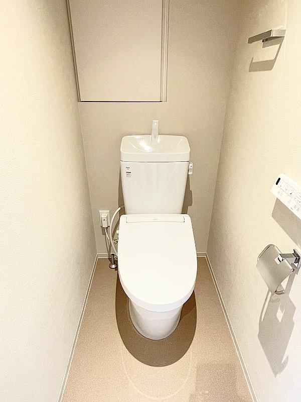 トイレ　温水洗浄暖房便座