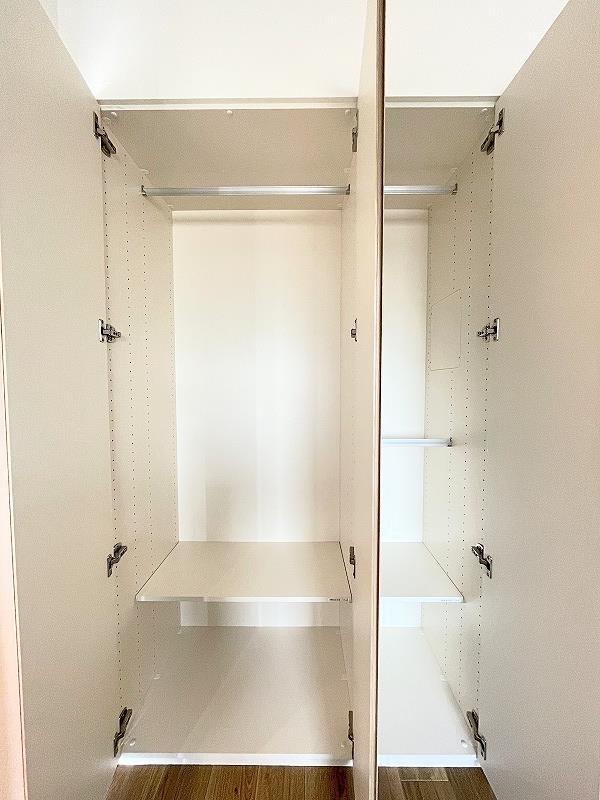 収納　クローゼット（洋室６帖側）