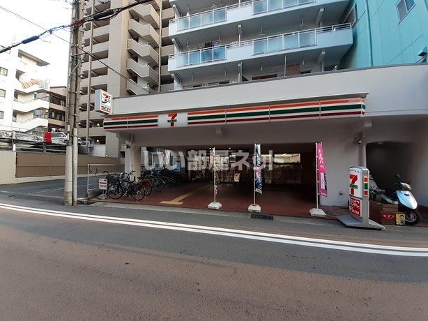 コンビニ　セブンイレブン神戸八雲通1丁目店（コンビニ）まで205m