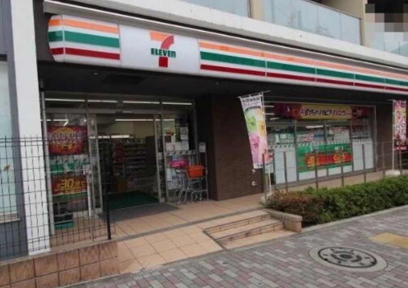 コンビニ　セブンイレブン新宿市谷台町店（コンビニ）まで40m