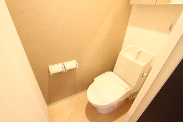 トイレ　温水シャワー付きトイレです